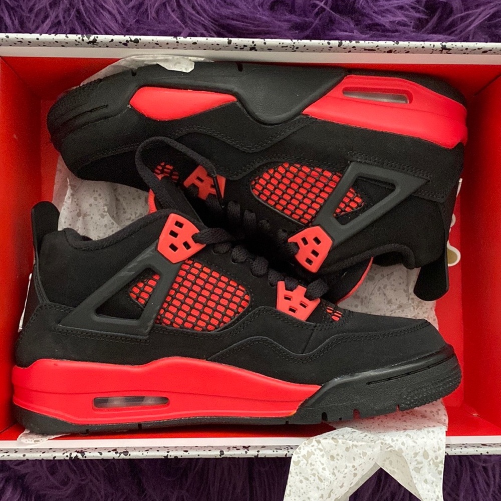 Retro 4’s never worn